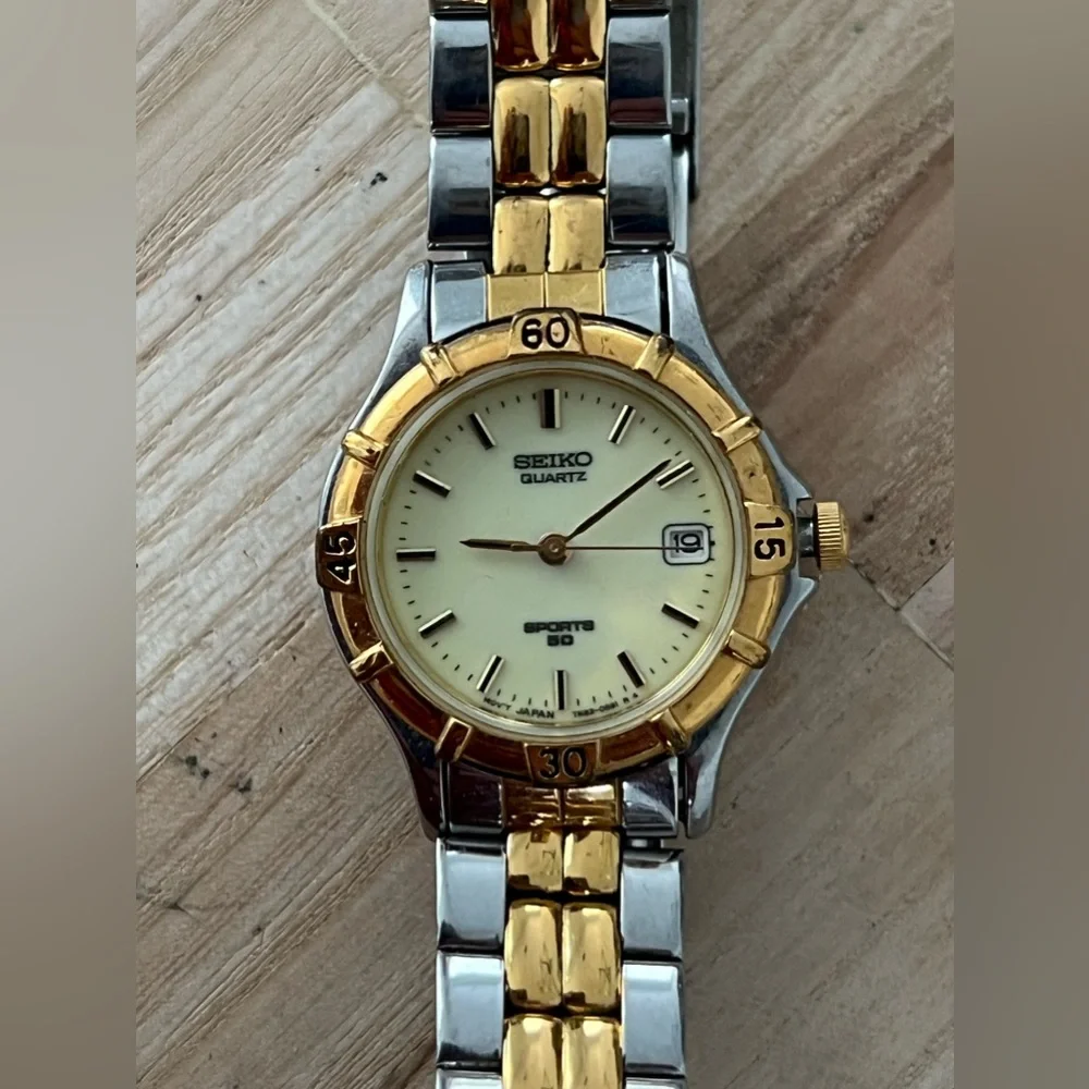 Seiko Sport 50 Ladies Watch Vintage Two-Tone Bracelet Iridescent Dial Date - Picture 4 of 16